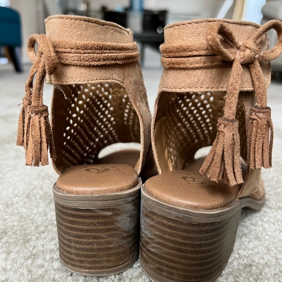 Justice! Perforated Heeled Bootie Sandals - Picture 7 of 8